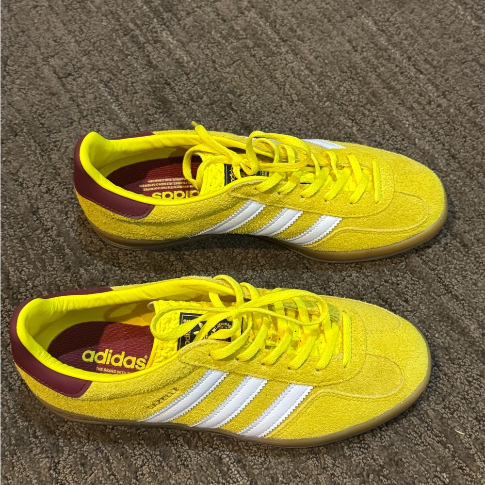 Adidas gazelle indoor bright yellow collegiate burgundy 8.5 woman never worn - Picture 4 of 7